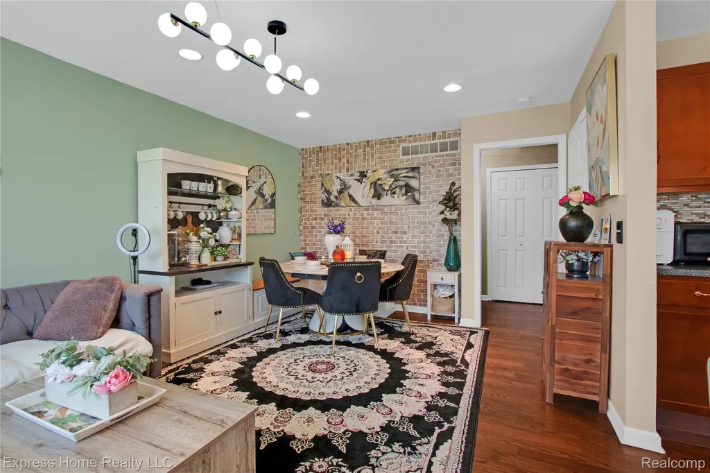 25244 Independence Trail New Haven Village MI 48089