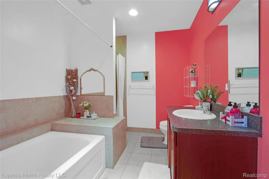 25244 Independence Trail New Haven Village MI 48089