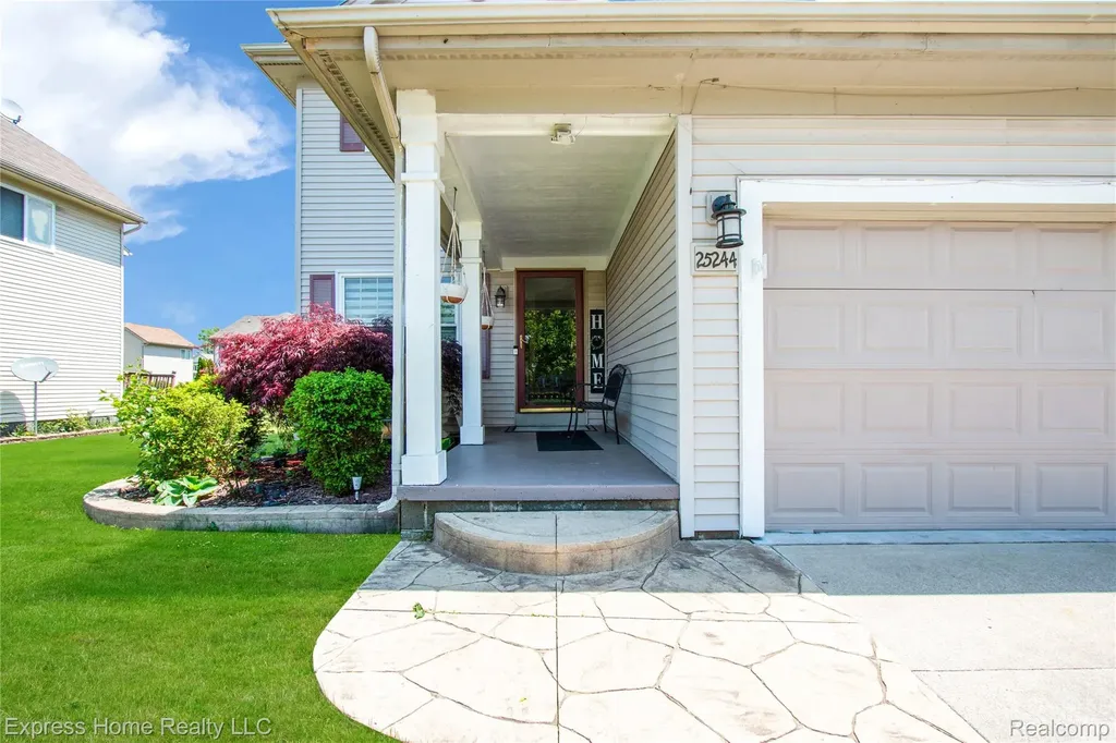 25244 Independence Trail New Haven Village MI 48089