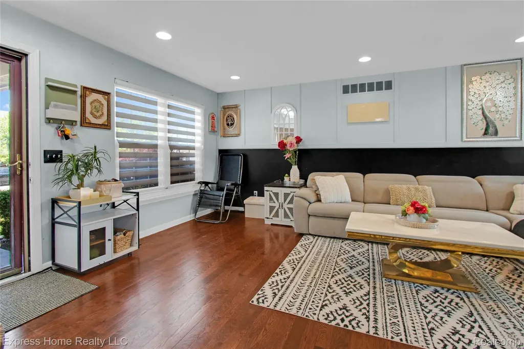 25244 Independence Trail New Haven Village MI 48089