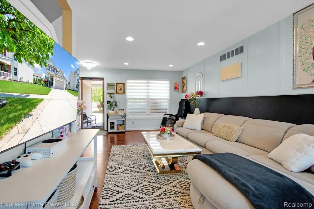 25244 Independence Trail New Haven Village MI 48089