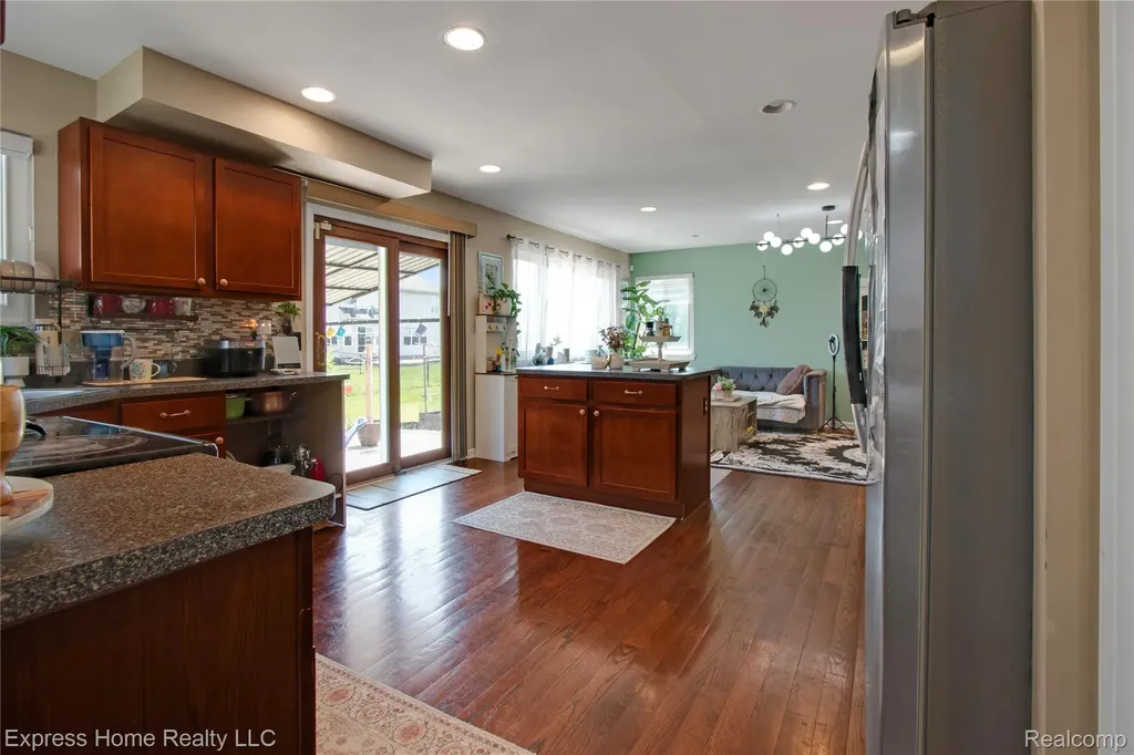 25244 Independence Trail New Haven Village MI 48089