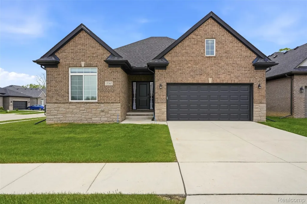 15365 Eton Pointe Drive Clinton Charter Township MI 48035