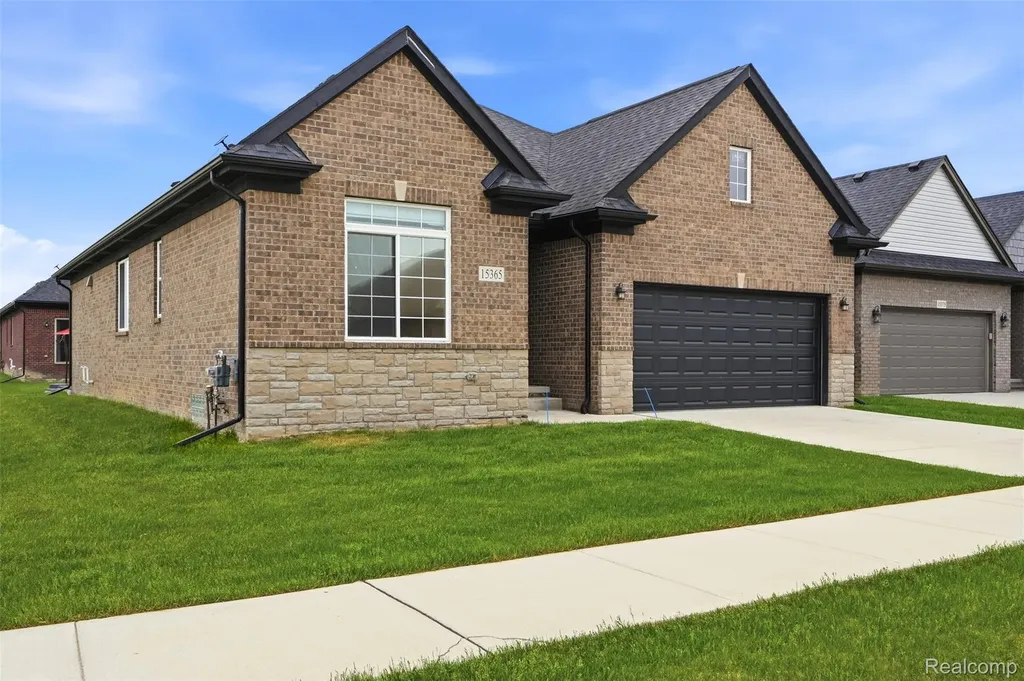 15365 Eton Pointe Drive Clinton Charter Township MI 48035