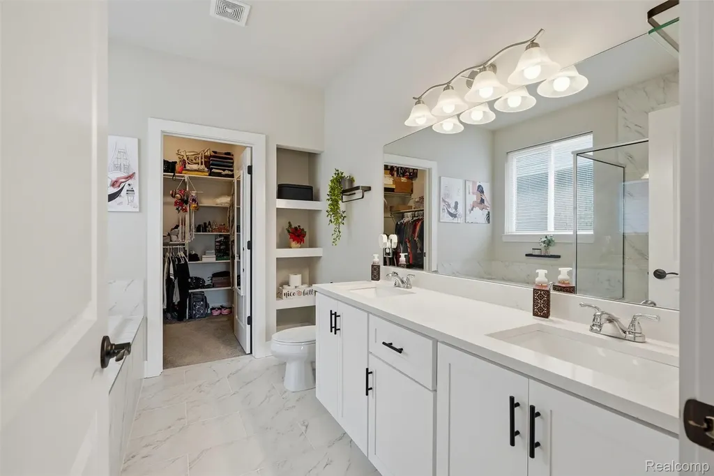 15365 Eton Pointe Drive Clinton Charter Township MI 48035