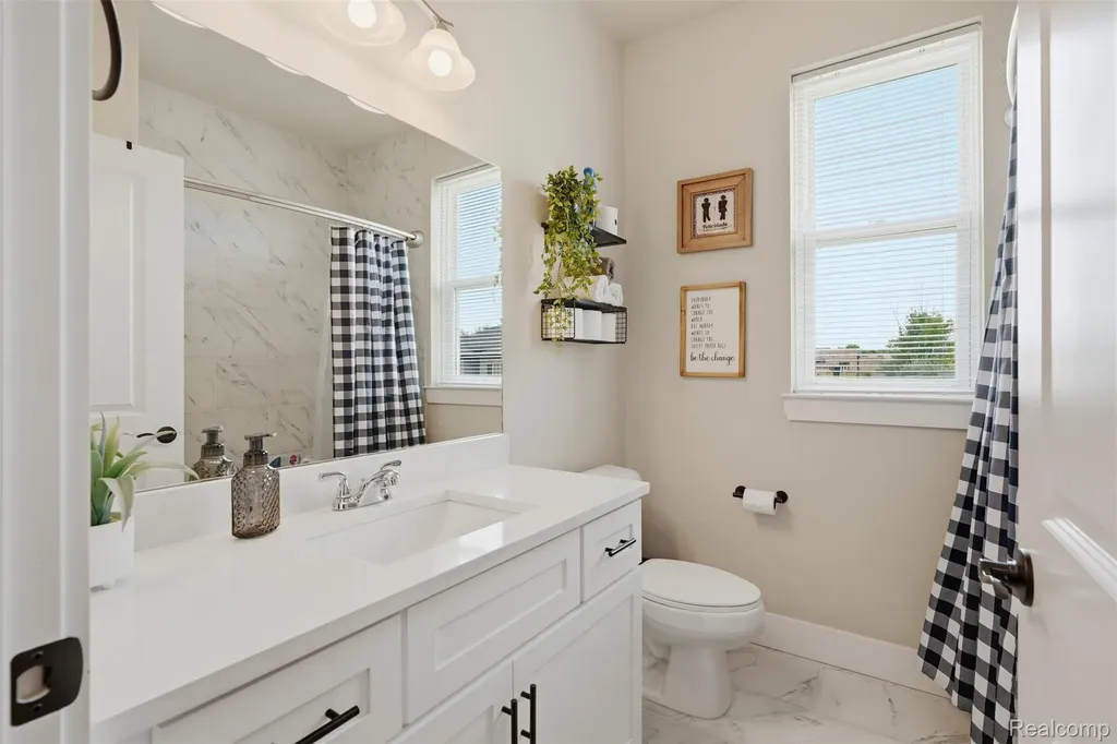 15365 Eton Pointe Drive Clinton Charter Township MI 48035