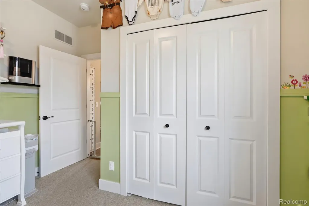 15365 Eton Pointe Drive Clinton Charter Township MI 48035