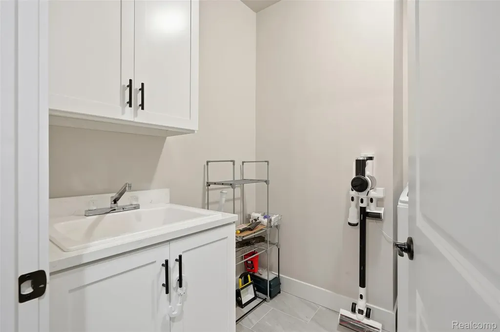 15365 Eton Pointe Drive Clinton Charter Township MI 48035