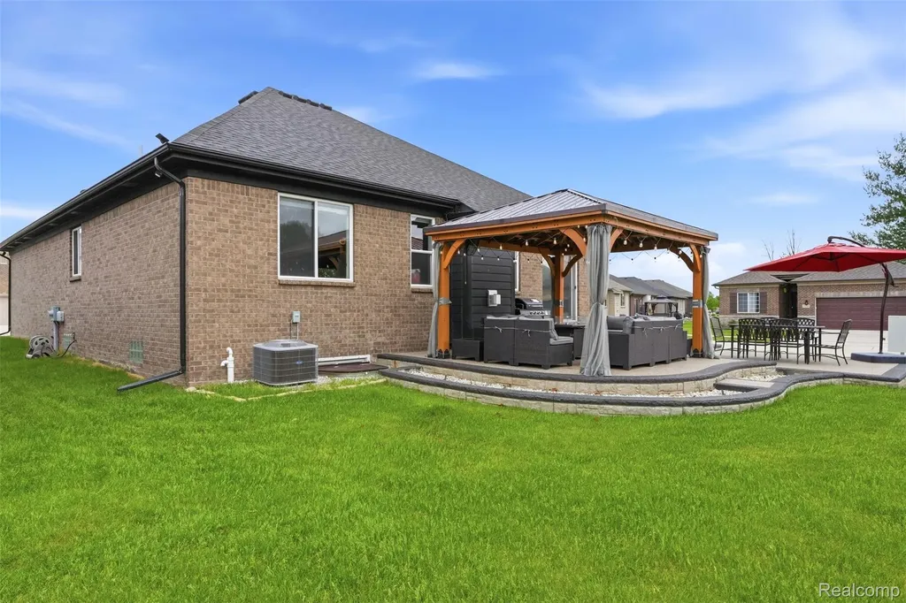 15365 Eton Pointe Drive Clinton Charter Township MI 48035