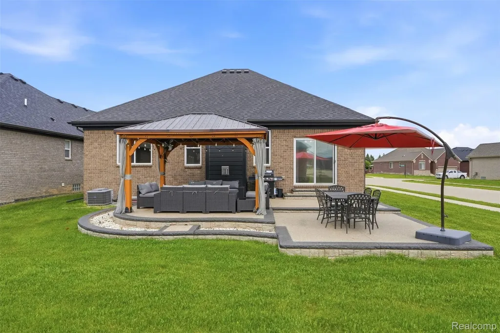 15365 Eton Pointe Drive Clinton Charter Township MI 48035
