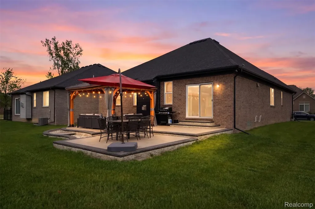 15365 Eton Pointe Drive Clinton Charter Township MI 48035