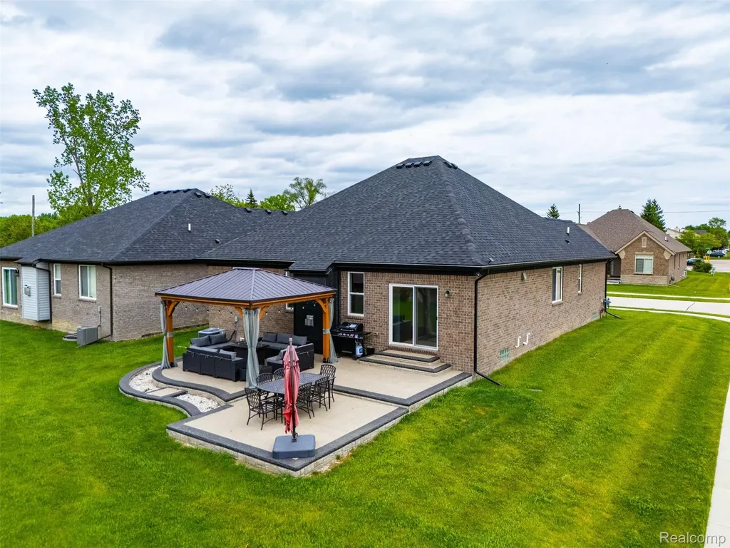 15365 Eton Pointe Drive Clinton Charter Township MI 48035