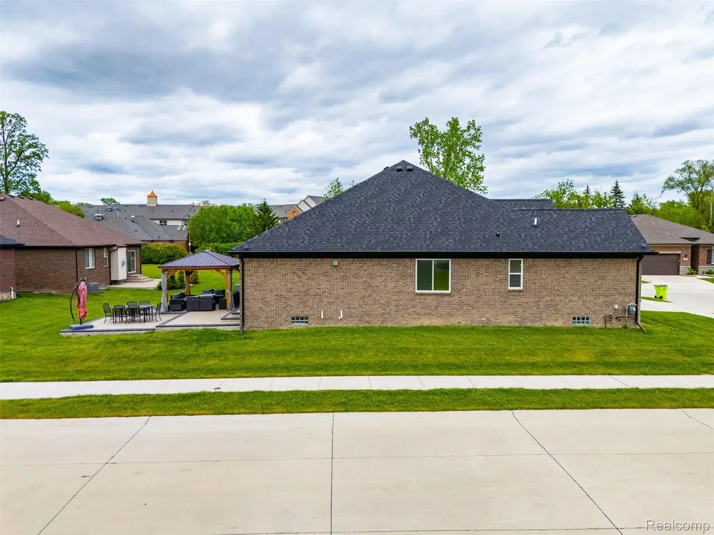 15365 Eton Pointe Drive Clinton Charter Township MI 48035