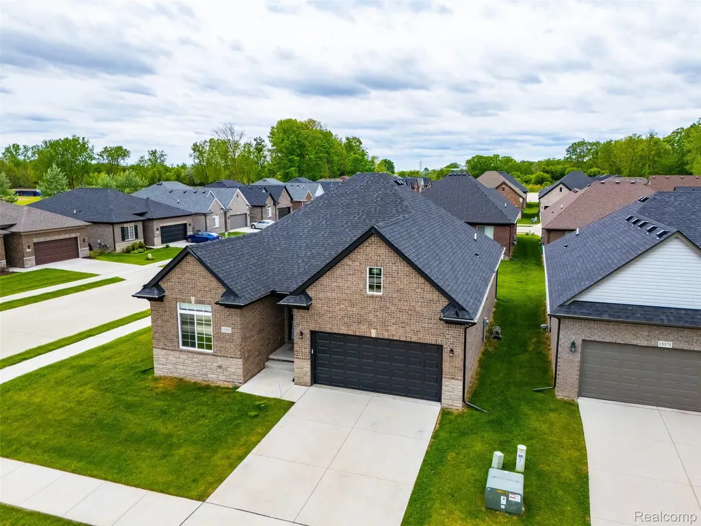15365 Eton Pointe Drive Clinton Charter Township MI 48035