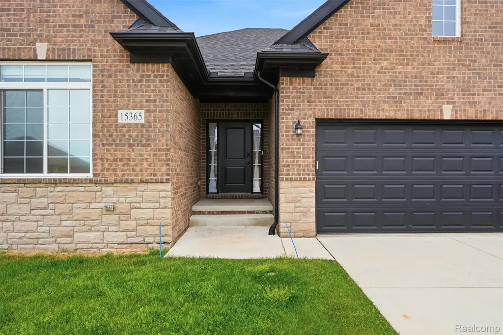15365 Eton Pointe Drive Clinton Charter Township MI 48035