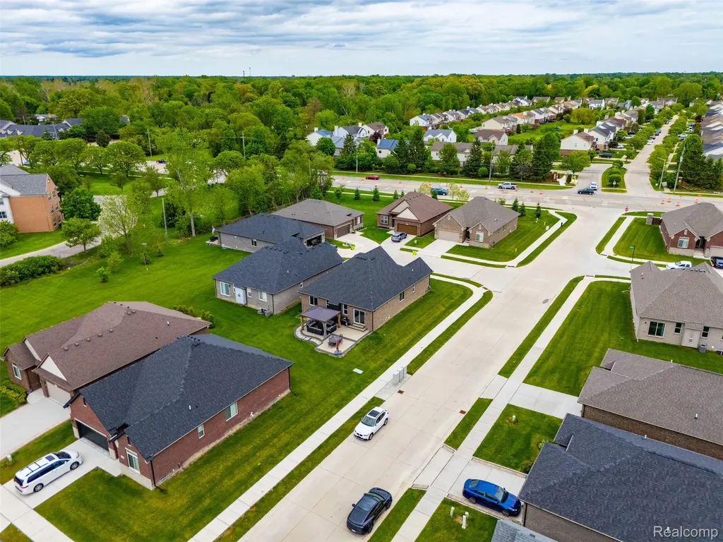 15365 Eton Pointe Drive Clinton Charter Township MI 48035
