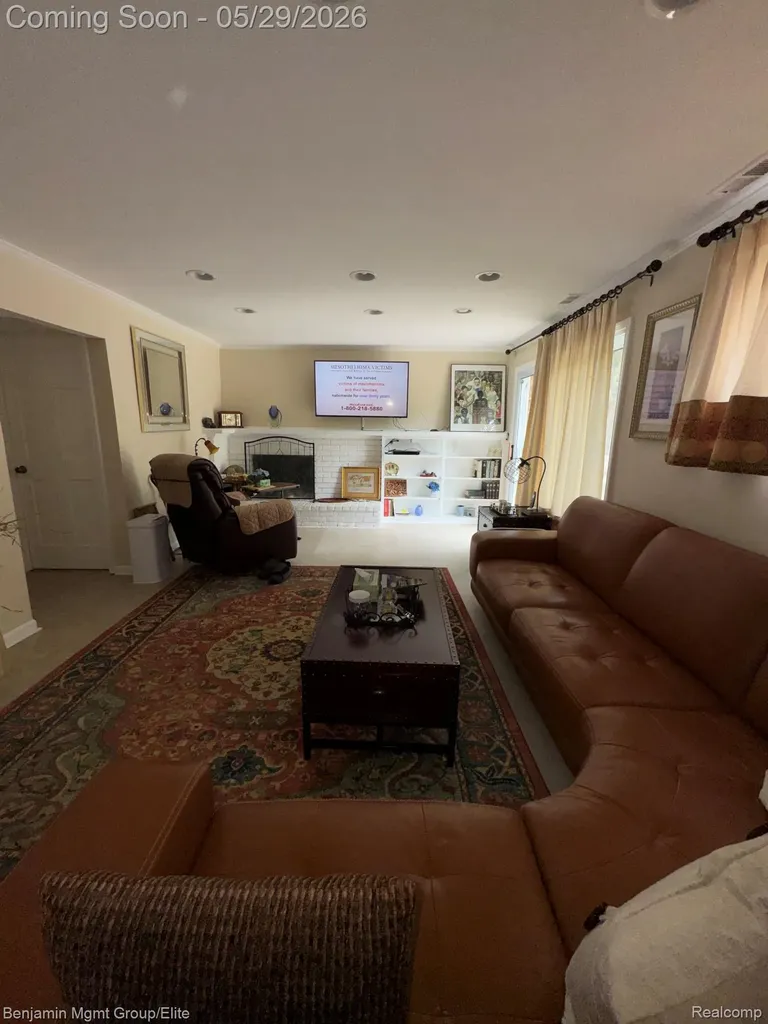 18769 Walmer Lane Beverly Hills Village MI 48025