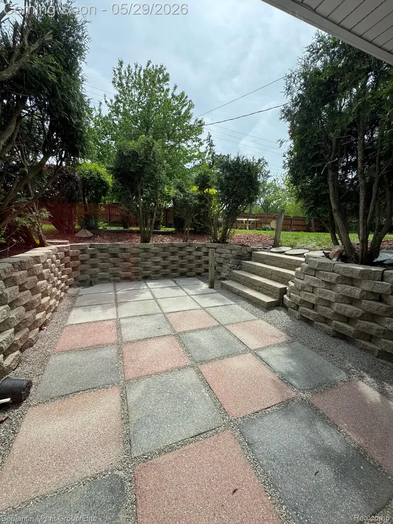 18769 Walmer Lane Beverly Hills Village MI 48025