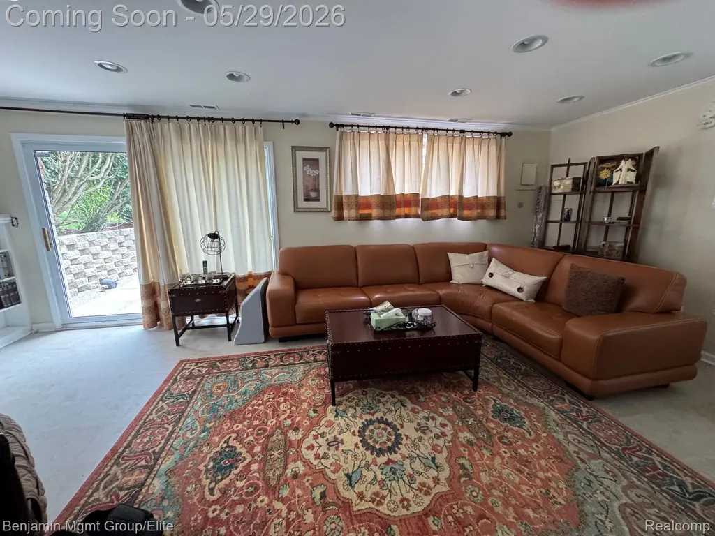 18769 Walmer Lane Beverly Hills Village MI 48025