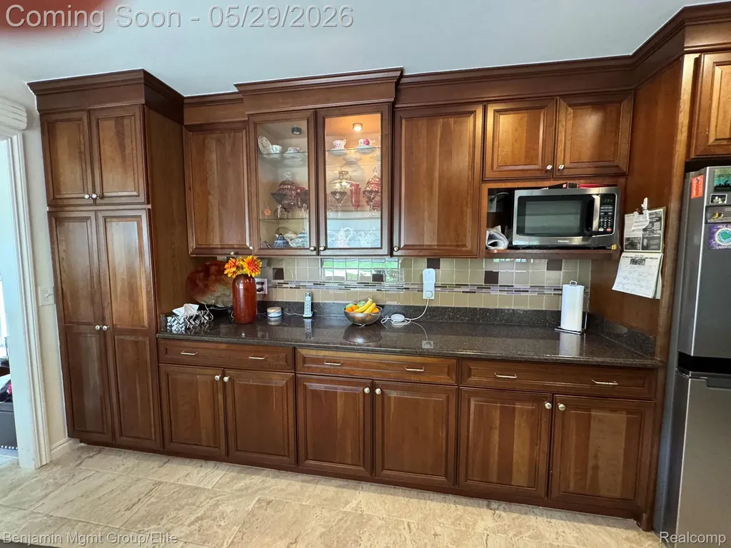 18769 Walmer Lane Beverly Hills Village MI 48025