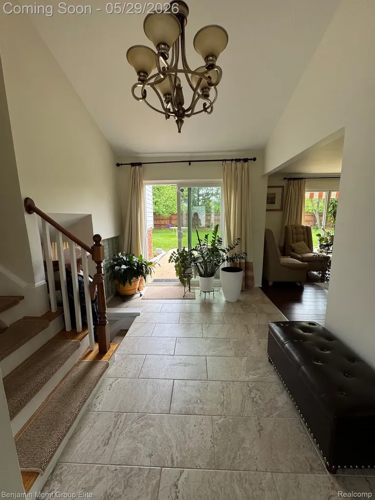 18769 Walmer Lane Beverly Hills Village MI 48025