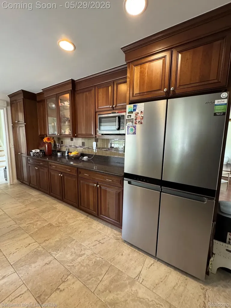 18769 Walmer Lane Beverly Hills Village MI 48025