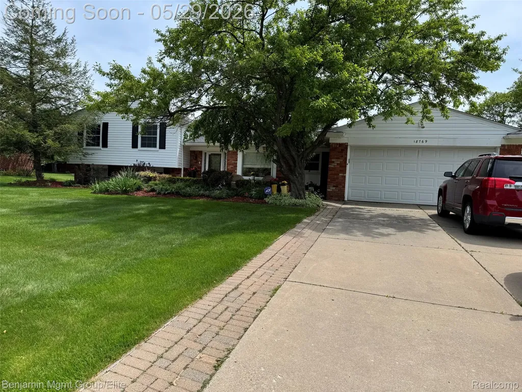 18769 Walmer Lane Beverly Hills Village MI 48025