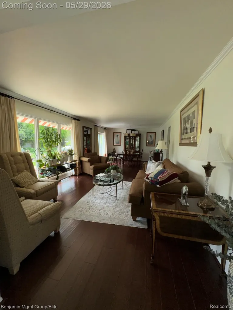 18769 Walmer Lane Beverly Hills Village MI 48025