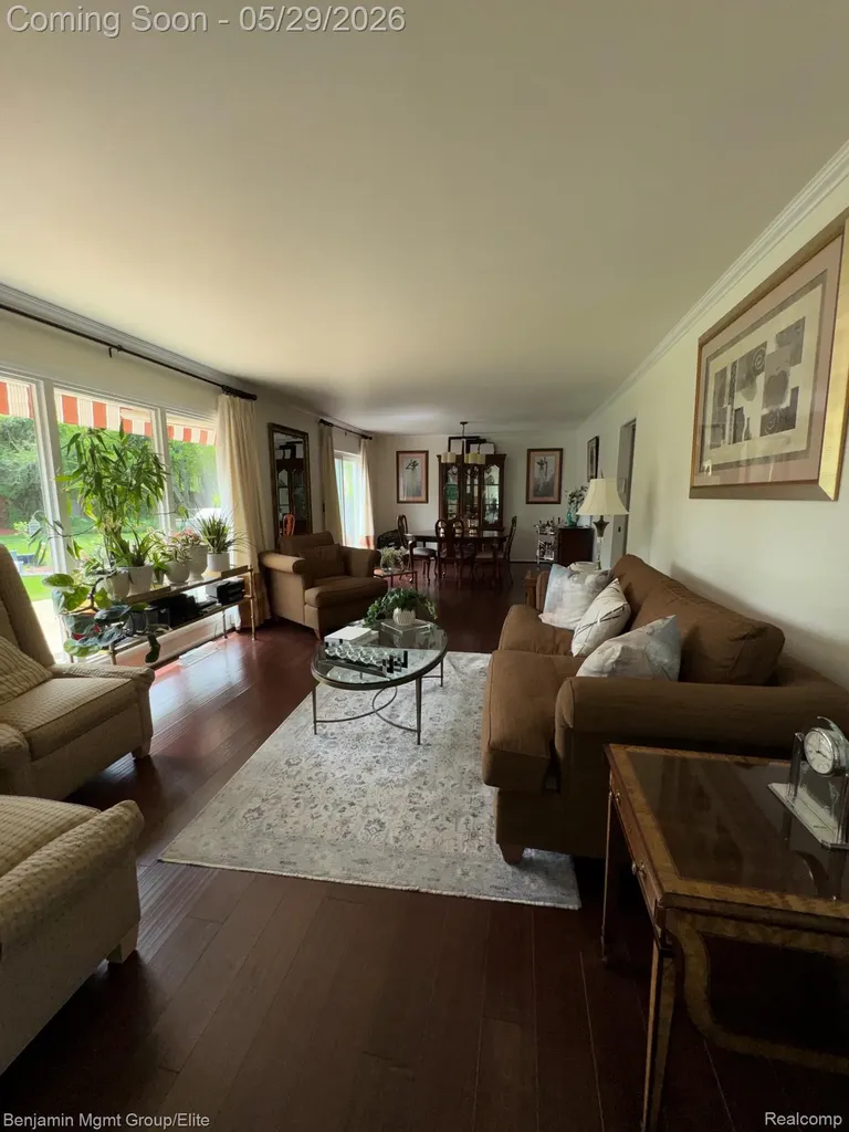 18769 Walmer Lane Beverly Hills Village MI 48025
