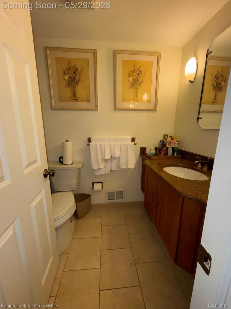 18769 Walmer Lane Beverly Hills Village MI 48025