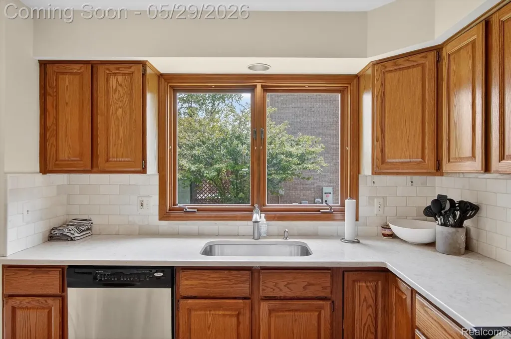 20308 Gary Lane Livonia City MI 48152