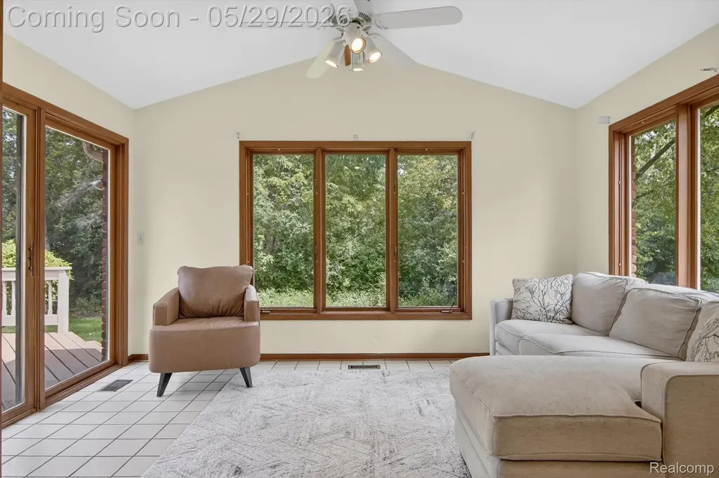 20308 Gary Lane Livonia City MI 48152