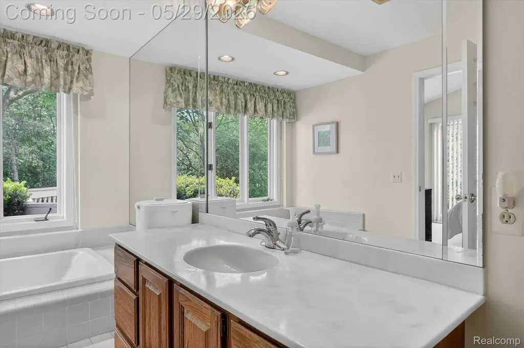 20308 Gary Lane Livonia City MI 48152