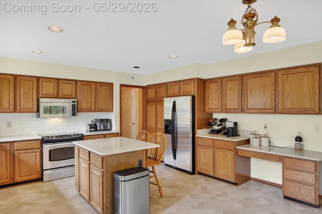 20308 Gary Lane Livonia City MI 48152