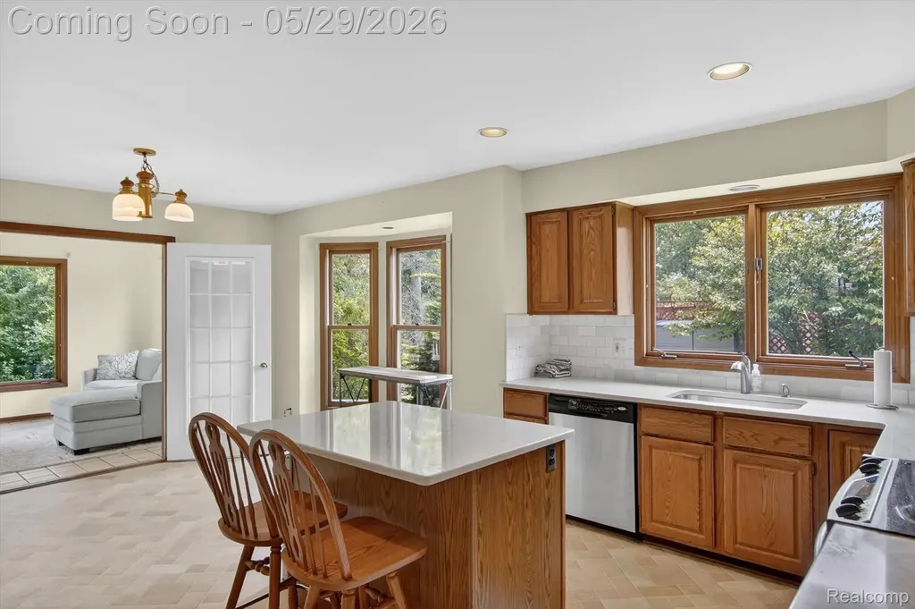 20308 Gary Lane Livonia City MI 48152