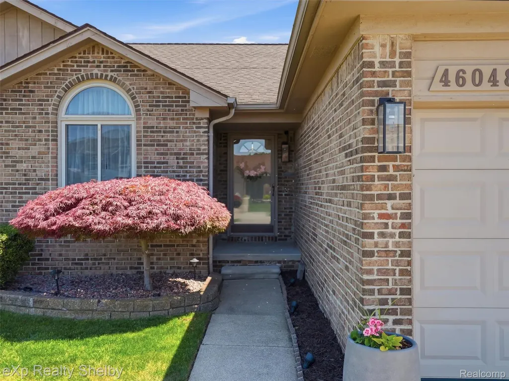 46048 Duke Drive Chesterfield Township MI 48051