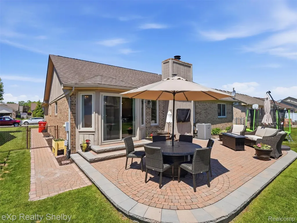 46048 Duke Drive Chesterfield Township MI 48051