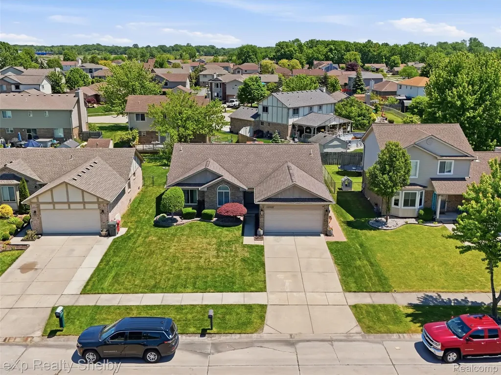 46048 Duke Drive Chesterfield Township MI 48051