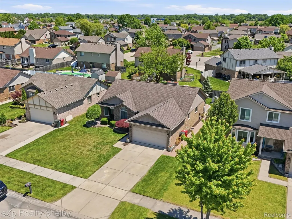 46048 Duke Drive Chesterfield Township MI 48051