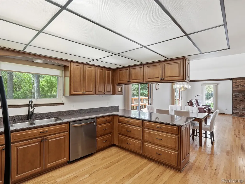 5800 Naneva Court West Bloomfield Charter Township MI 48322