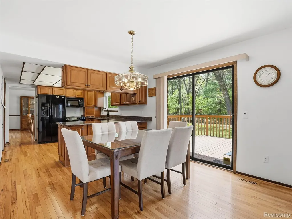 5800 Naneva Court West Bloomfield Charter Township MI 48322