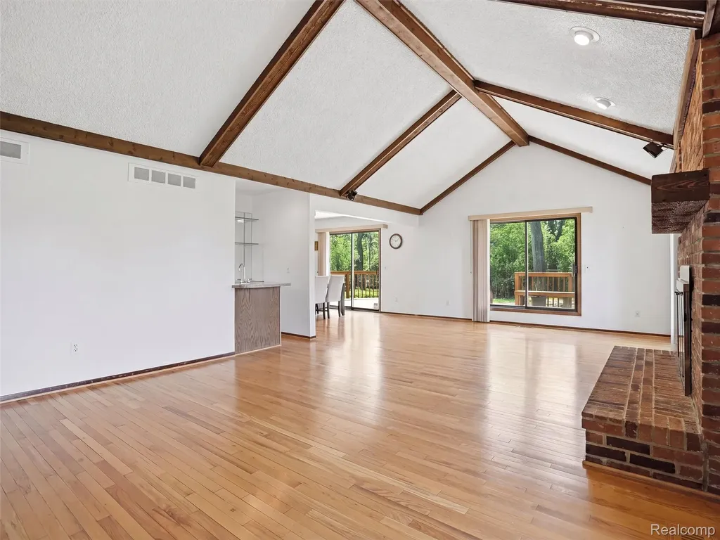 5800 Naneva Court West Bloomfield Charter Township MI 48322