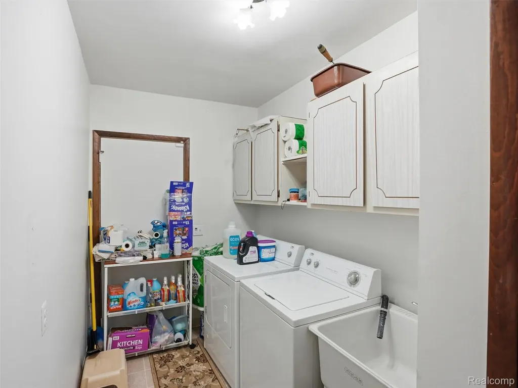 5800 Naneva Court West Bloomfield Charter Township MI 48322