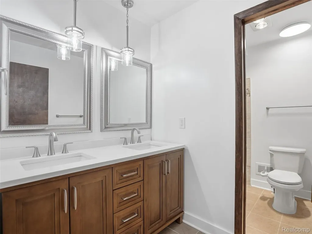 5800 Naneva Court West Bloomfield Charter Township MI 48322