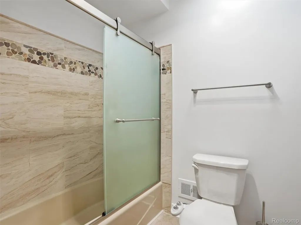 5800 Naneva Court West Bloomfield Charter Township MI 48322