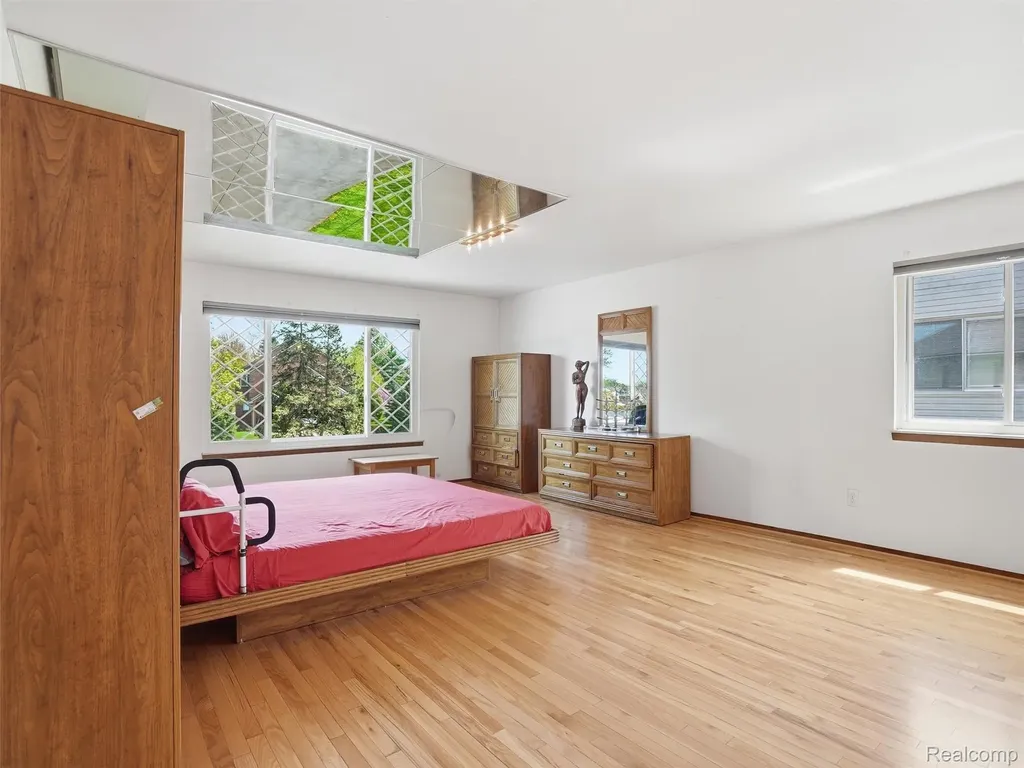 5800 Naneva Court West Bloomfield Charter Township MI 48322