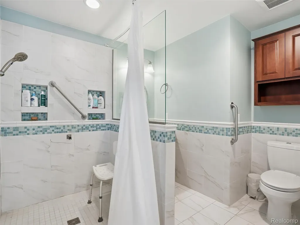 5800 Naneva Court West Bloomfield Charter Township MI 48322
