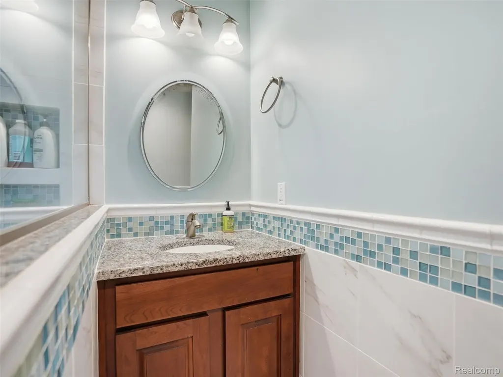 5800 Naneva Court West Bloomfield Charter Township MI 48322
