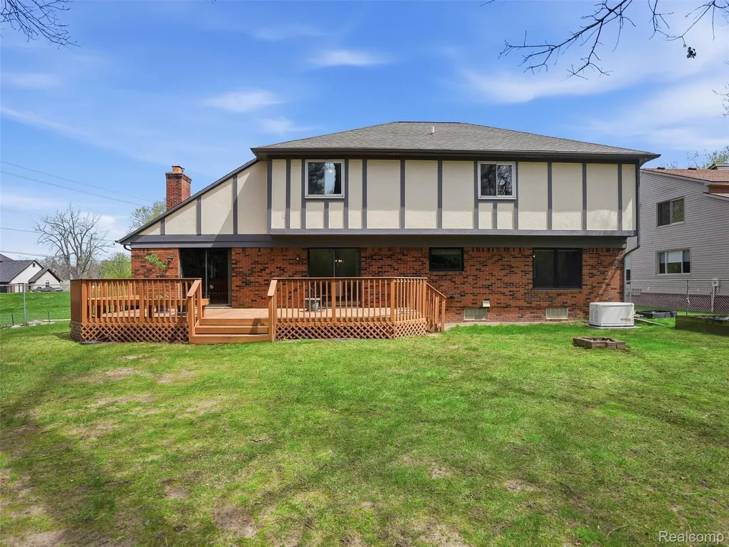 5800 Naneva Court West Bloomfield Charter Township MI 48322