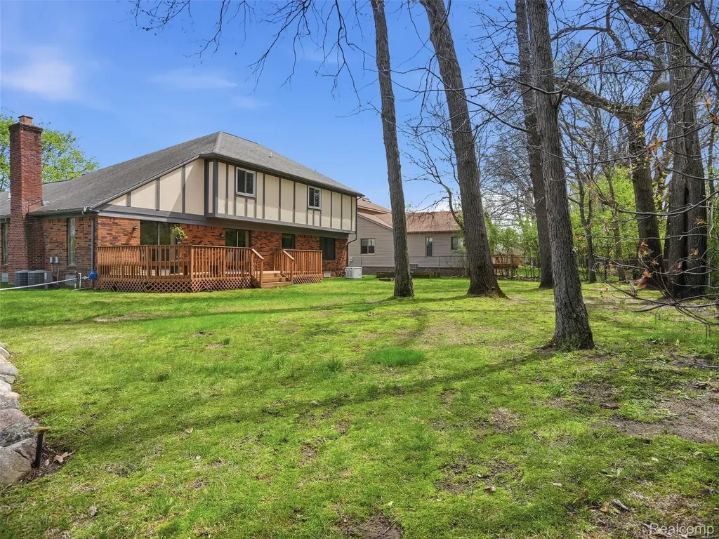 5800 Naneva Court West Bloomfield Charter Township MI 48322